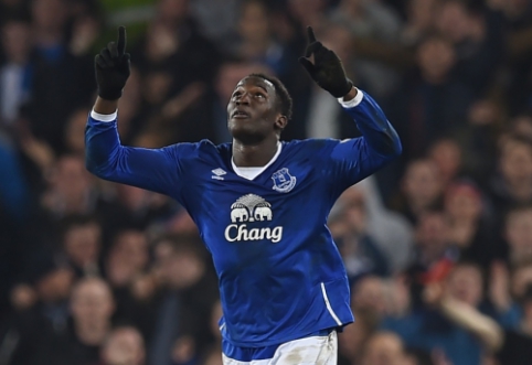 R. Lukaku helped improve form and Arsenal legend I. Wright