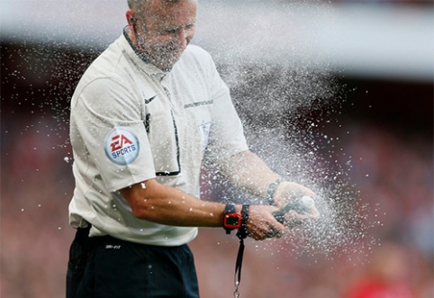 J. Vardy crosses the referee - the most frequently mistaken "Premier" league referee