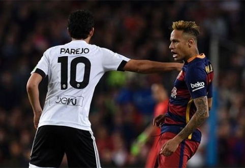 Neymar lost his nerve: the striker from the sidelines attacked a "Valencia" player (VIDEO)