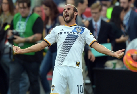 Former USA football star amazed with his hairstyle