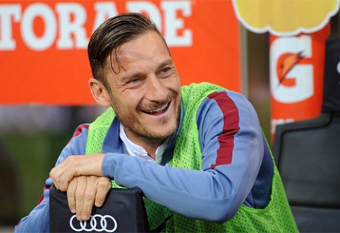 "F.Totti, who does not age, will delight "Roma" fans for another season"