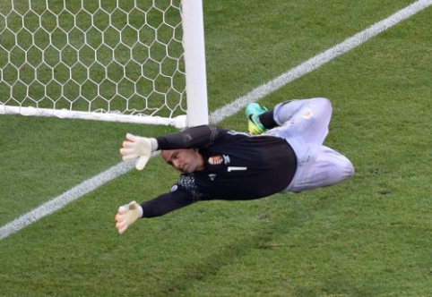 Choose the symbolic "EURO 2016" group stage team! (goalkeepers)