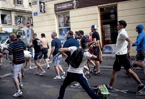 Returning Russian hooligans in Cologne beat up Spanish tourists