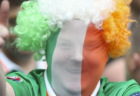 TV journalist "got caught" by Irish fans (VIDEO)