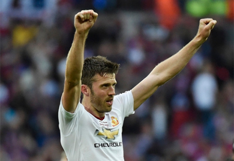 Official: M. Carrick extended contract with "Man Utd"