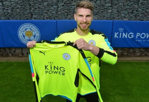 Official: "Leicester" strengthens with goalkeeper R. Zieler