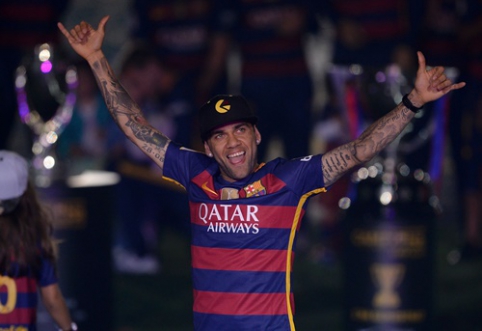 Official: D. Alves leaves the "Barcelona" team