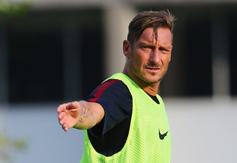 F. Totti criticized G. Higuain for moving to "Juventus" club