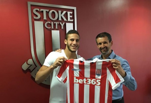 Official: "Stoke City" shakes hands with promising Egyptian (VIDEO)