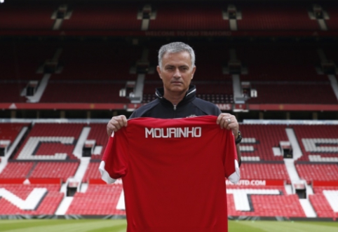 Presented "Manchester United" home kits (VIDEO)