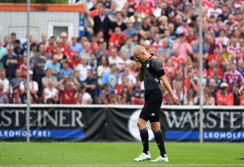 A. Robben suffered an injury in a friendly match