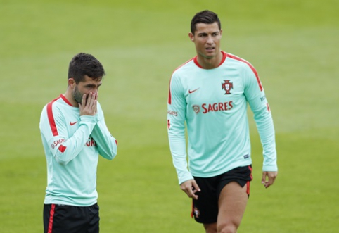 Captain's word: C. Ronaldo convinces J. Moutinho to take the penalty kick (VIDEO)