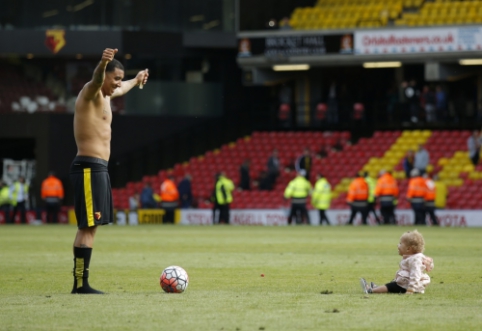 Official: T. Deeney will play for "Watford" for another five years