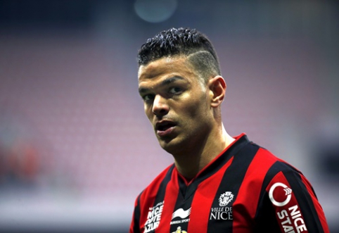 Official: H. Ben Arfa shakes hands with PSG