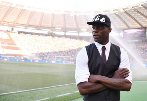 M.Balotelli instructed agent to "insert" him into "Man Utd" club