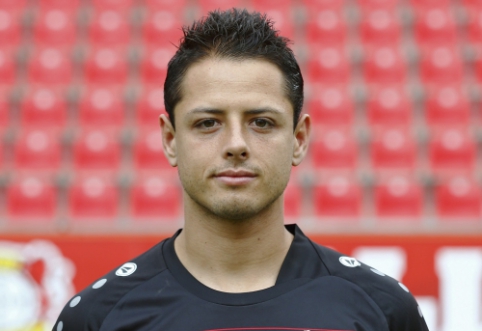 Chicharito injured at home will miss the start of the season