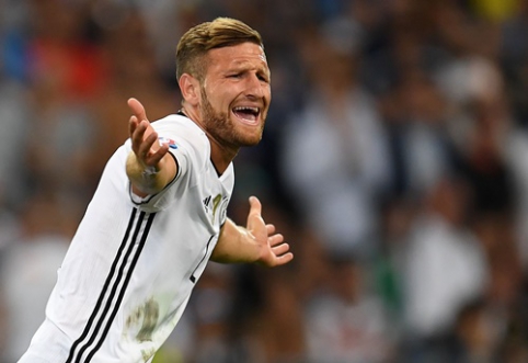 "Valencia" coach: S. Mustafi and P. Alcaceras - not for sale