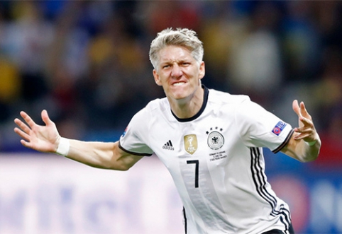 Money-sucking B. Schweinsteiger - a stone around the "Man Utd" team's neck