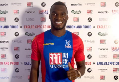 Official: C. Benteke moves to Crystal Palace for 32 million pounds.