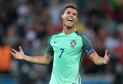 C.Ronaldo took to rescuing Portugal drowning in fires