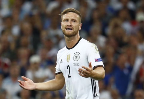 S. Mustafi - one leg in London's "Arsenal" club