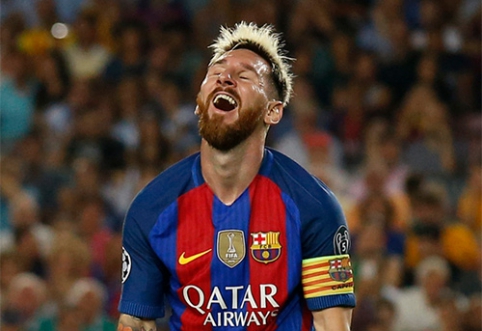 The enraged L. Messi again left C. Ronaldo behind him