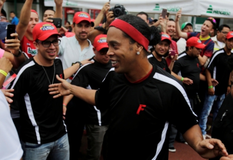 Ronaldinho returns to "Barça"