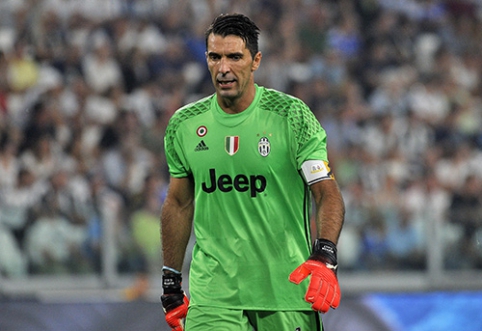 Legendary G.Buffon Controlled the Entire Stadium with His Hand Movements (VIDEO)