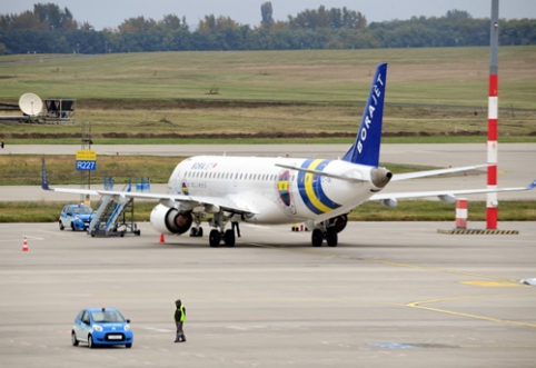 "The horror of Fenerbahce" footballers - cracked glass of a flying plane (PHOTO)