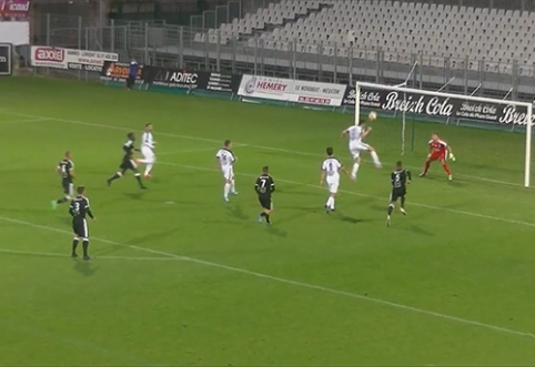 In France - an unbelievably missed penalty kick (VIDEO)