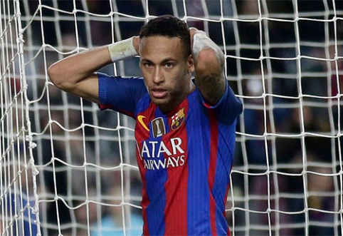 Before "La Liga" match, Neymar crashed his "Ferrari" (VIDEO)