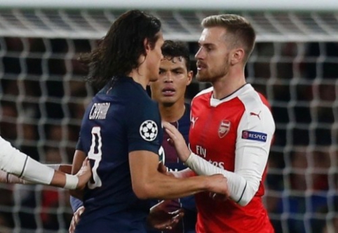 "Arsenal" and PSG clash - E. Cavani's strike on A. Ramsey (VIDEO)