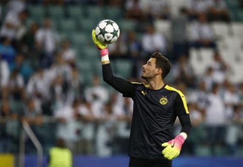 BvB goalkeeper R. Burki broke his arm