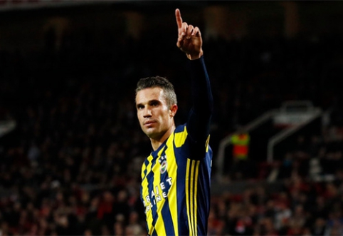 Doctor on van Persie's injury: I thought they brought the Sunday league player