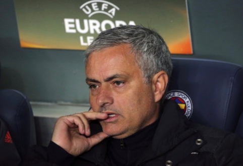 Having received a red card in Turkey, J. Mourinho poured out on the players.