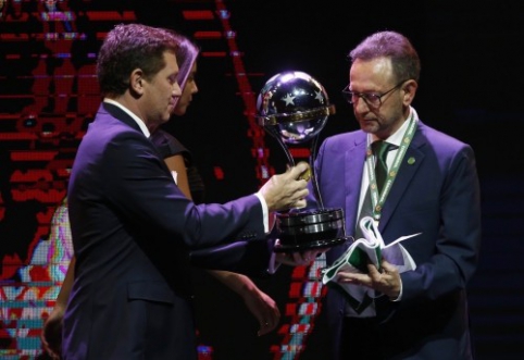 "Chapecoense" awarded "Copa Sudamericana" trophy