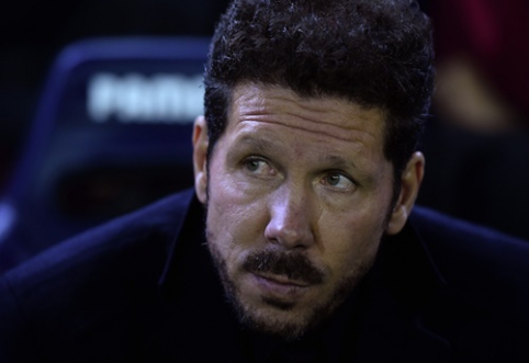 Stringent "Atletico" strategist D. Simeone is not thinking about resigning yet.