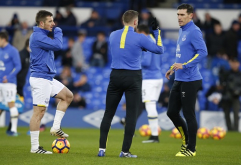 Three "Everton" Players Sign New Contracts