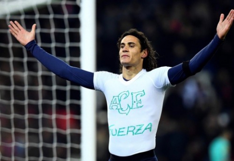 E. Cavani, who scored his hundredth goal, paid tribute to the victims of "Chapecoense"