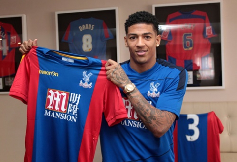 Official: P. van Aanholt moves to "Crystal Palace" for 12 million pounds.