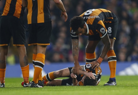 "Hull City" defender R. Mason suffered a skull fracture