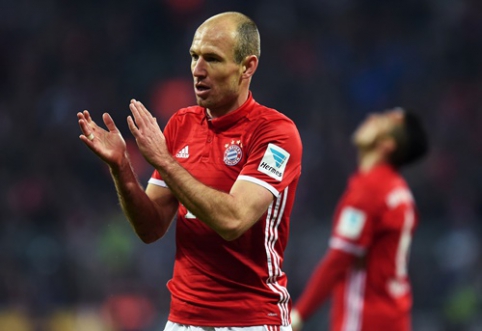 A. Robben extended his contract with "Bayern" for another year