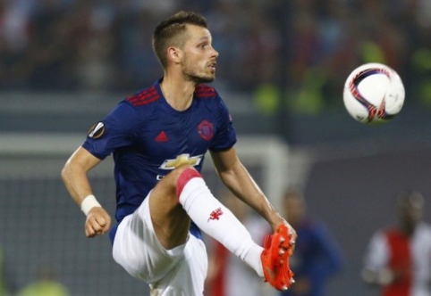 M. Schneiderlin will undergo a medical check-up today and leave "Man United"