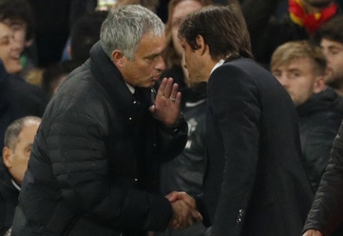 A. Conte and J. Mourinho narrowly avoid crossing paths on the sidelines (VIDEO)