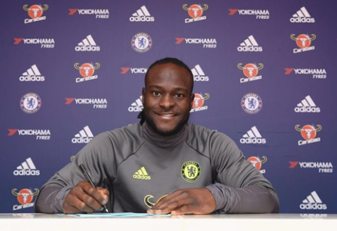 V. Moses signed a new contract with Chelsea.