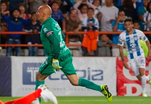 In the Mexican Championship, a 44-year-old goalkeeper became the hero of the match (VIDEO)