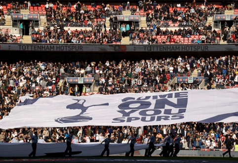 "Tottenham" fans brutally beat their own team's supporter by mistake