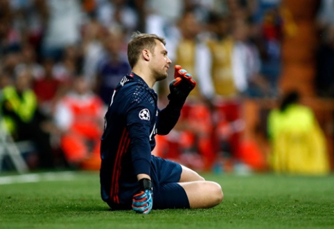 "Foot injury experienced by M. Neuer this season no longer playing"