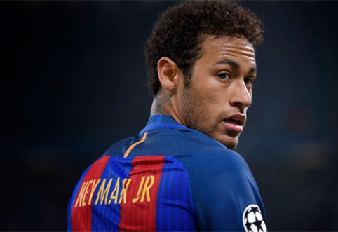 Before the match with "Juventus" Neymar is asking for help from God