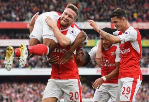 E. Petit: Half of "Arsenal" footballers are too weak to play in the team.